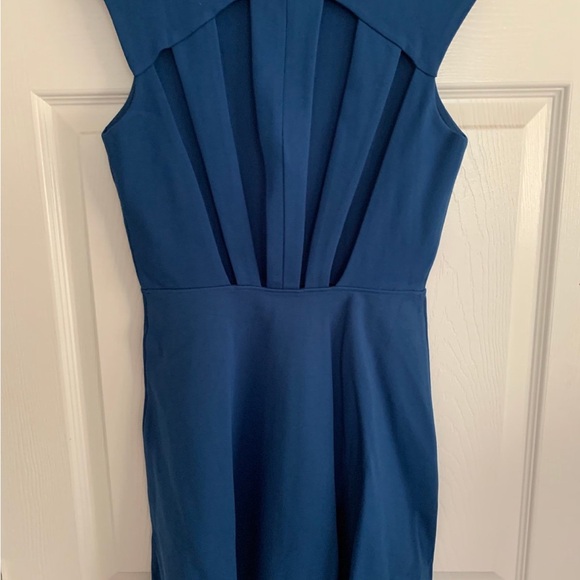 Women’s Dresses - Picture 2 of 3